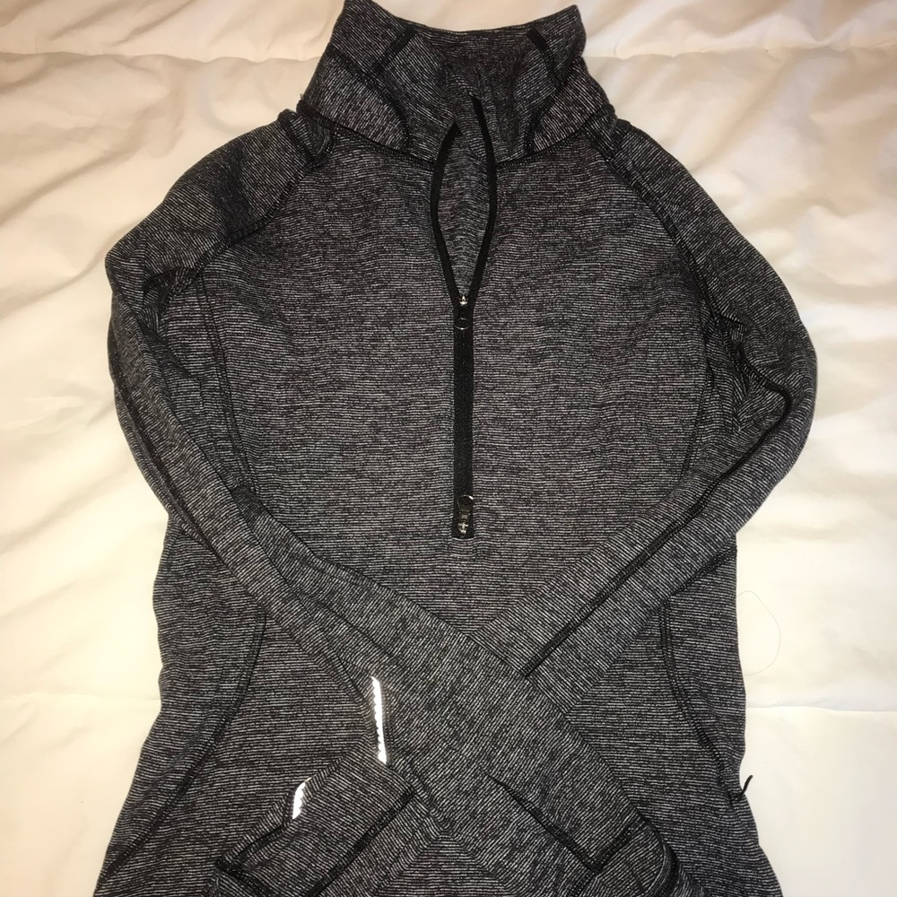 Lululemon size 6 grey quarter zip